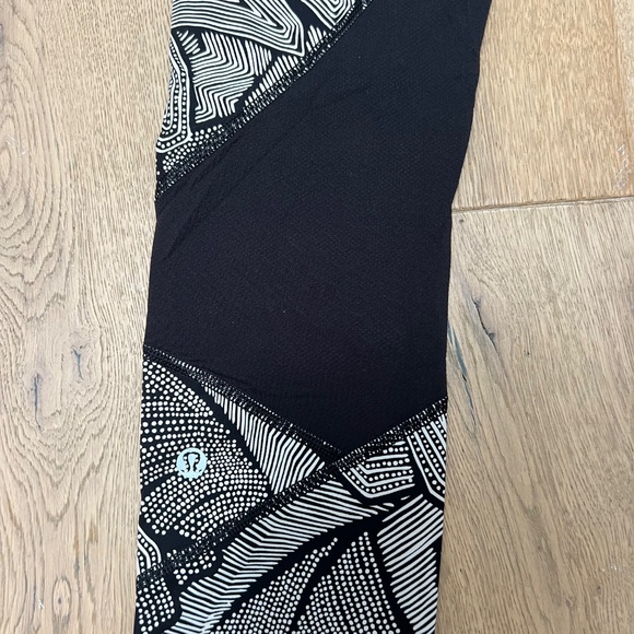 Lululemon leggings 4 - Picture 3 of 3
